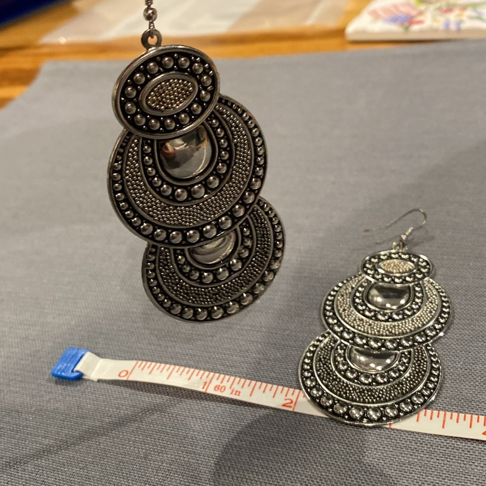 Silver light weight dangle earrings